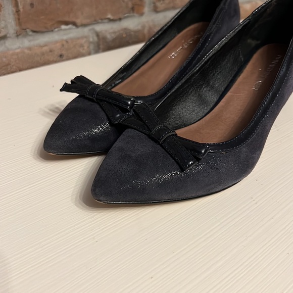 Donald J Pliner Navy heels - Picture 3 of 11